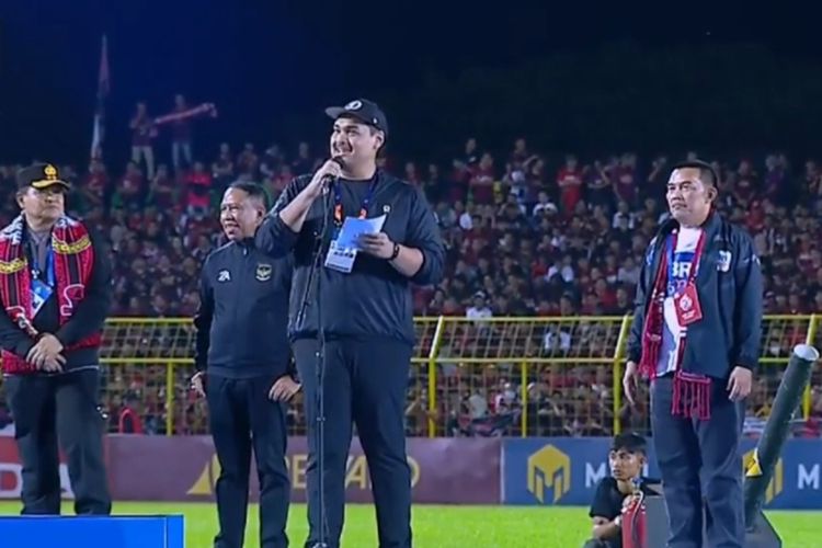 Menpora Ario Bimo Nandito Ariotedjo saat memberikan sambutan usai laga PSM Makassar lawan Borneo FC di Stadion GBH Parepare Minggu (16/4/2023)