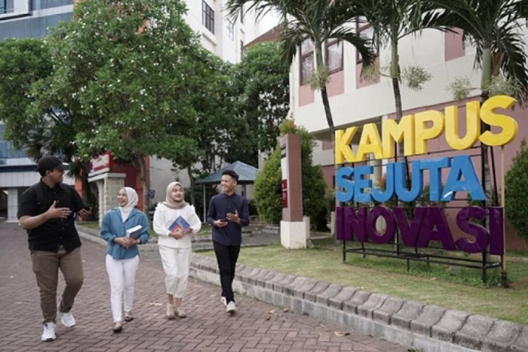 Universitas Muhammadiyah Surabaya (UM Surabaya) membuka penerimaan mahasiswa baru jalur nilai UTBK 2023.