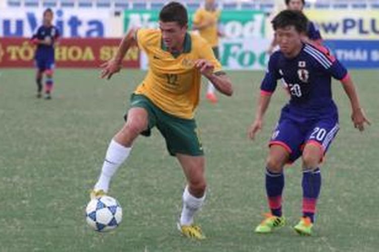 Tim Nasional Australia U-19 beruji coba melawan Jepang. 