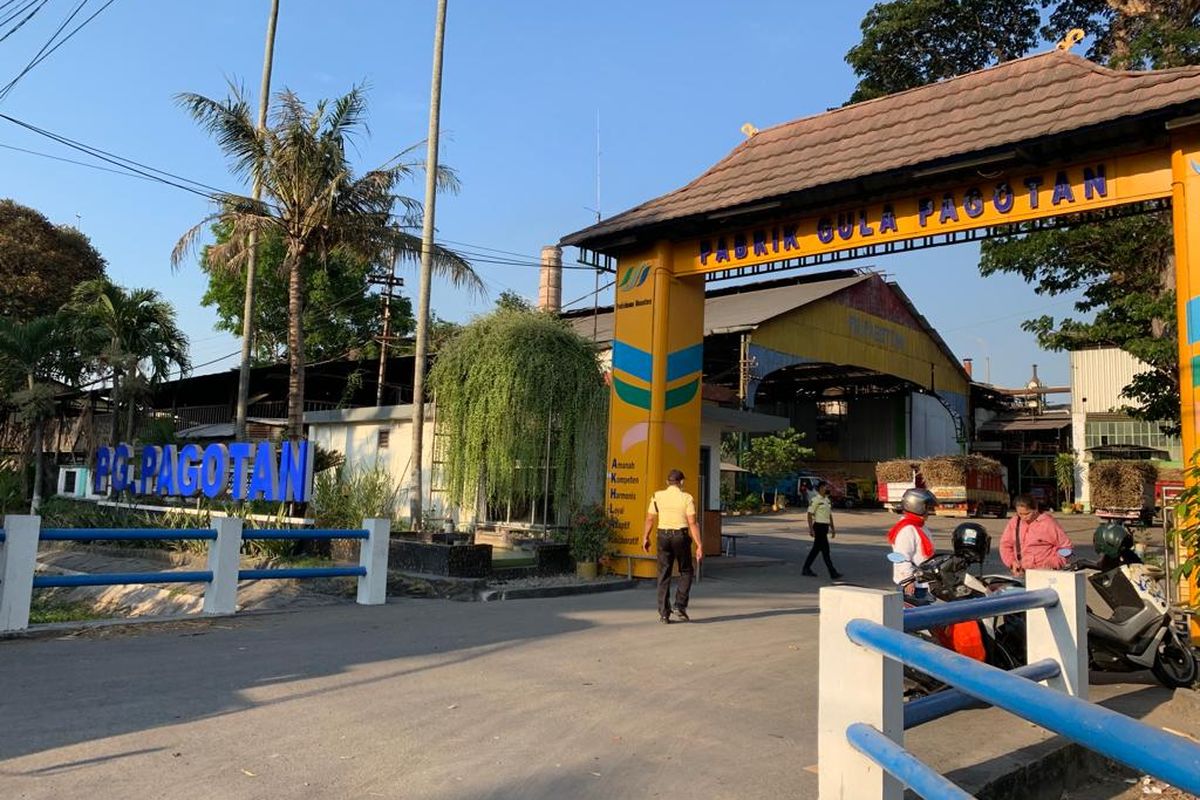 PABRIK GULA-- Seorang pekerja tewas dan dua lainnya mengalami luka-luka dalam satu kecelekaan kerja di PT Sinergi Gula Nusantara atau Pabrik Gula Pagotan di Desa Pagotan, Kecamatan Geger, Kabupaten Madiun, Jawa Timur, Senin (4/9/2023).