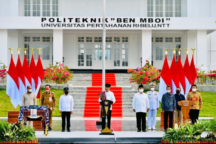 Presiden Joko Widodo saat meresmikan Politeknik Ben Mboi di Kabupaten Belu, Nusa Tenggara Timur (NTT) pada Kamis (24/3/2022).