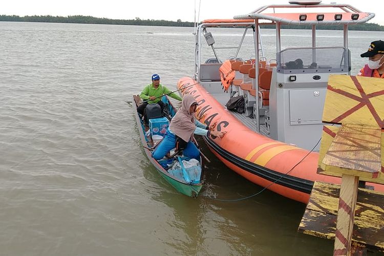 Kondisi Wendi dan Adi, dua petambak warga Pulau Selayu Tanjung Selor Kaltara yang sempat dikabarkan hilang kontak di perairan Lentimun Tanjung Palas Tengah, Kabupaten Bulungan ditemukan selamat.