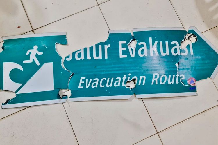 Rambu Jalur Evakuasi Tsunami Dicuri di Lampung Selatan 