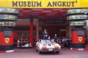 Jawa Timur Park Group Gelar Upacara HUT ke-81 RI dengan “Mimbar Mobil Chevrolet Stingray” Unik di Museum Angkut