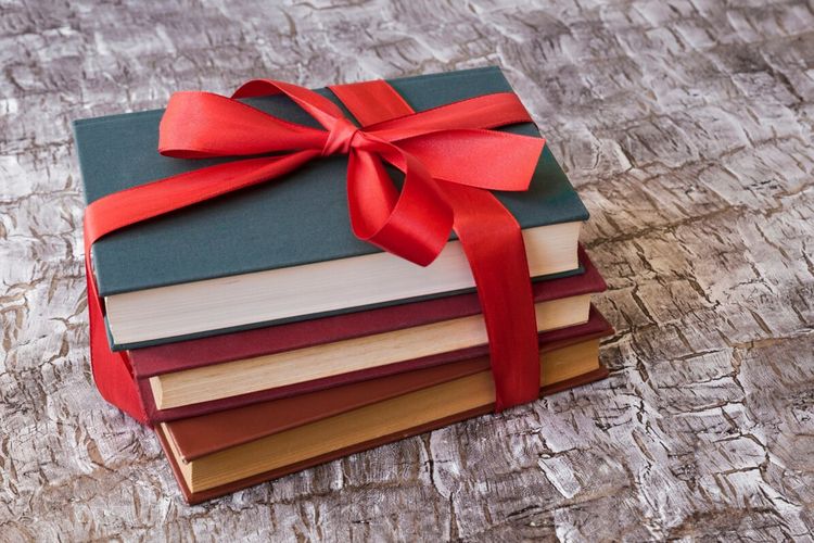 Valentine tak harus cokelat. Dari kado pengalaman hingga barang personal, ini 11 ide hadiah yang lebih berkesan dan penuh makna.