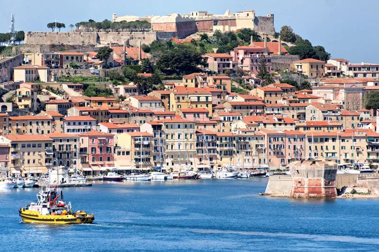 Pemandangan Pulau Elba di Italia yang merupakan pulau tempat pengasingan Napoleon zaman penjajahan dahulu.
