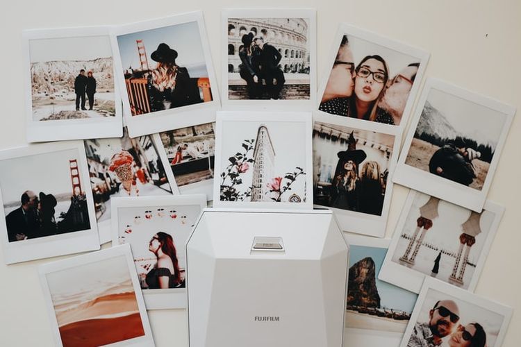 Ilustrasi dekorasi dengan foto polaroid