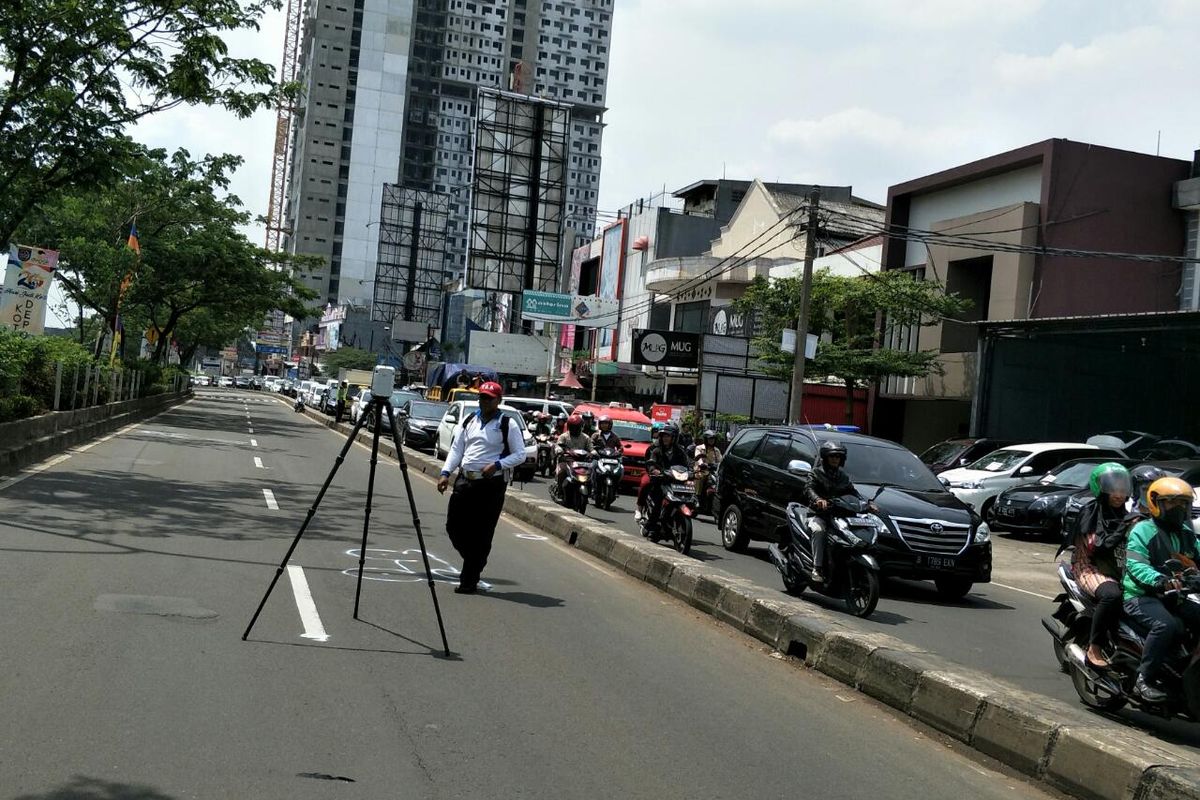 Olah TKP dan Rekonstruksi kecelakaaan tunggal di Jalan Raya Margonda, Depok, Selasa (9/4/2019)