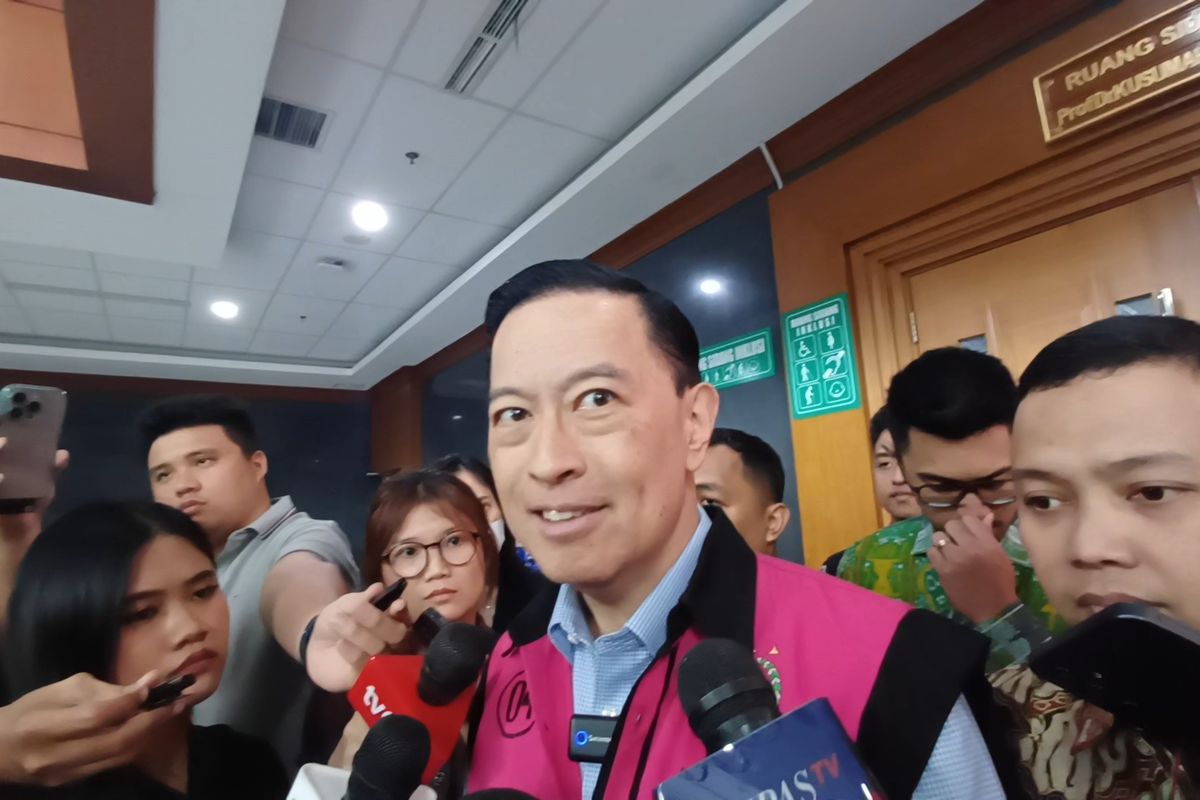 Mantan Menteri Perdagangan (Mendag) Thomas Trikasih Lembong atau Tom Lembong saat ditemui usai sidang duggan korupsi importasi gula di Pengadilan Tipikor Jakarta Pusat, Senin (21/4/2025).