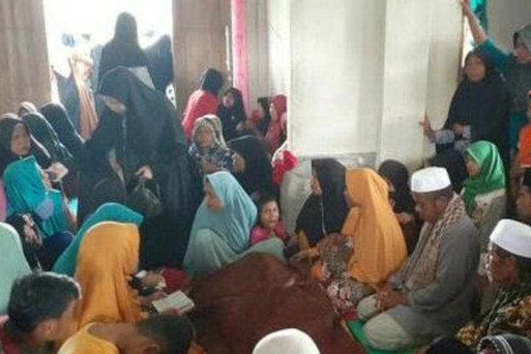 Anggota DPRD dari PBB, Dahlan saat disemayamkan di rumah duka.