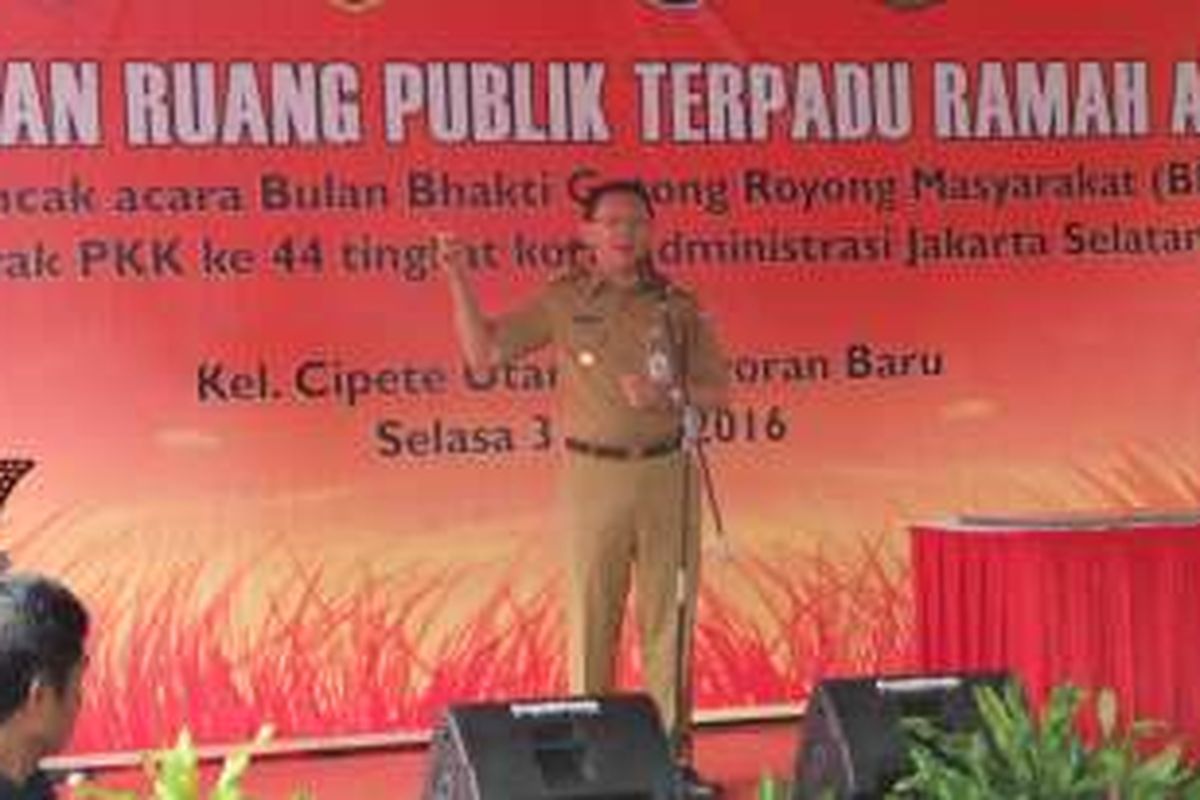 Gubernur DKI Jakarta Basuki Tjahaja Purnama saat meresmikan ruang publik terpadu ramah anak (RPTRA) Vila Taman Sawo, di Cipete Utara, Jakarta Selatan, Selasa (31/5/2016).