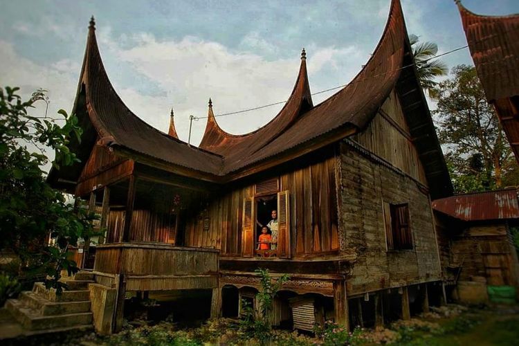 Salah satu rumah gadang, rumah tradisional yang ada di Desa Wisata Nagari Sijunjung.