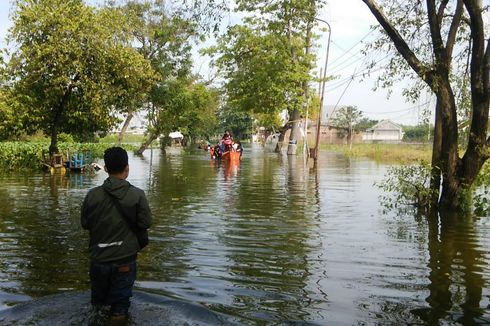 2 Orang Tewas Terseret Arus Saat Menjaring Ikan di Luapan Banjir Kali Lamong 