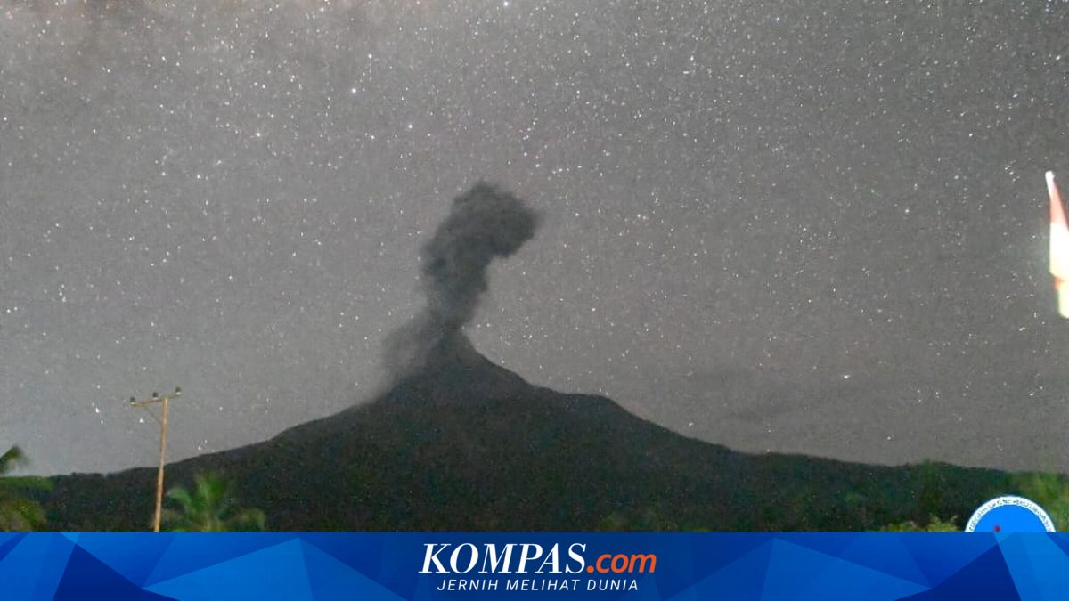 Malam Ini Gunung Lewotobi Meletus 2 Kali, Warga: Kami Pasrah dan Berdoa