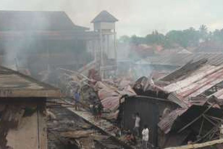 Inilah Kondisi pasar Indralaya Ogan Ilir yang porak poranda pasca terbakar Sabtu malam