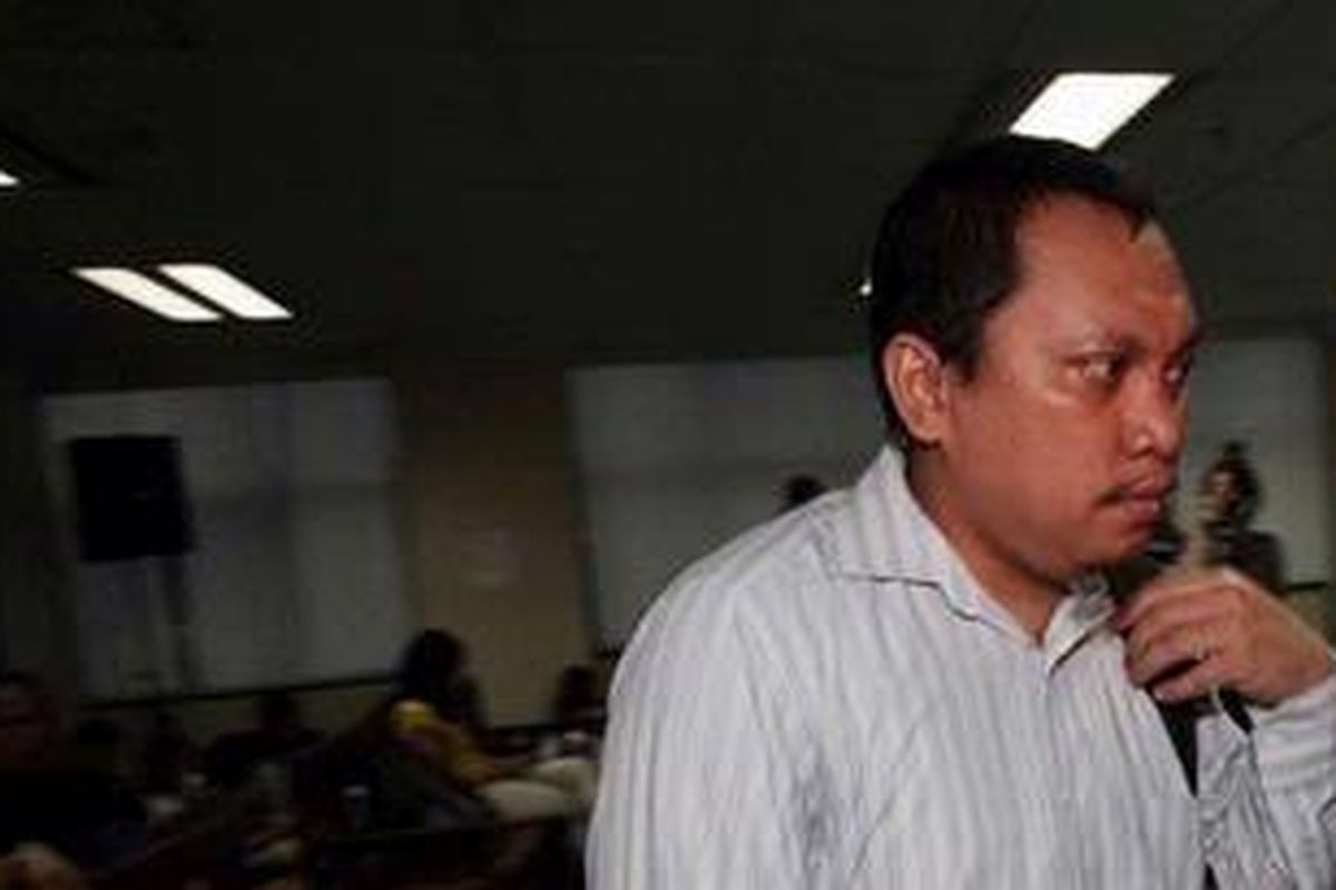 Terdakwa Gayus Tambunan memasuki ruang persidangan di Pengadilan Tindak Pidana Korupsi, Jakarta, Kamis (5/1/2012).