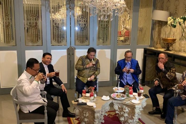 Elite tiga partai politik anggota Koalisi Indonesia Bersatu yakni Partai Golkar, Partai Amanat Nasional (PAN), dan Partai Persatuan Pembangunan (PPP) mengadakan pertemuan di sebuah restoran di kawasan Menteng, Jakarta, Rabu (30/11/2022) malam. 
