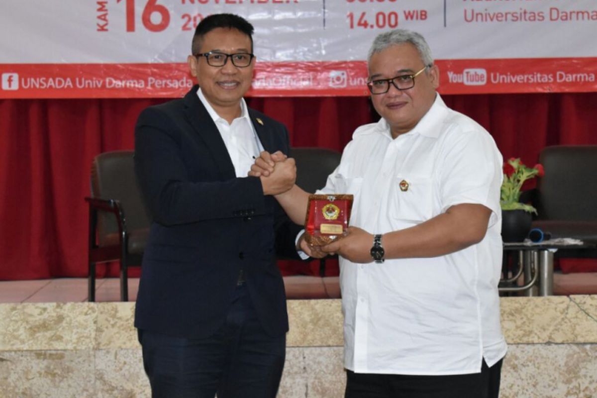 Bambang Satrio Lelono, Dirjen Pembinaan, Pelatihan, dan Produktifitas Kementerian Tenaga Kerja (Kemenaker), dalam seminar nasional Membangun Kapabilitas SDM Indonesia di Universitas Darma Persada Jakarta, Sabtu (18/11/2017).