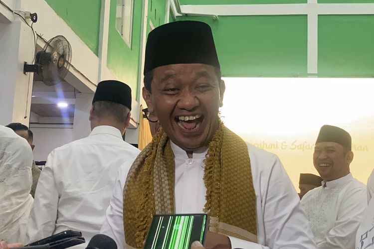 Ingatkan Warga Jangan Panic Buying BBM, Bahlil: Pakailah Secukupnya