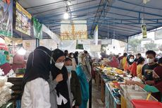 Pasar Takjil di Bendungan Hilir Tetap Ramai Meski Diguyur Hujan