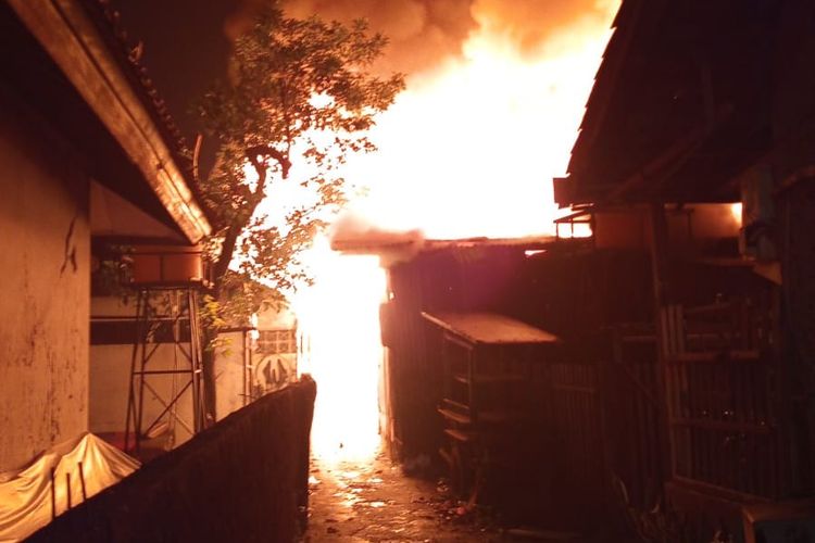 Dua Kebakaran Terjadi Sekaligus di Duren Sawit Jaktim, Diduga Akibat Korsleting Listrik