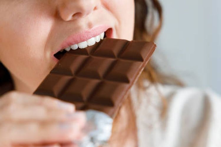 Memiliki keinginan yang tinggi untuk makan makanan manis adalah salah satu tanda tubuh kelebihan gula.