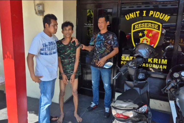 Afandi, pelaku kasus penganiayaan yang menewaskan bocah 7 tahun di Desa Sambisirah, Kecamatan Wonorejo, Kabupaten Pasuruan sudah ditetapkan tersangka, Rabu (13/08/2025) 