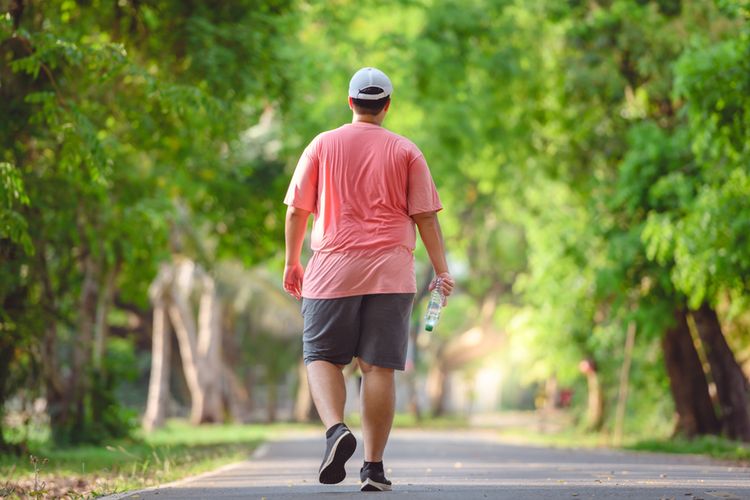 Ilustrasi apakah berjalan kaki selama 1 jam bisa menurunkan berat badan?