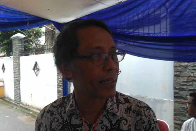 Ketua Kelompok Penyelenggara Pemungutan Suara (KKPS) TPS 079 Kusyadi Kuyono usai rekapitulasi suara, Jakarta, Rabu (19/4/2017)