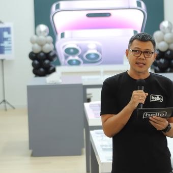CEO of Blibli Omnichannel Mobility Group, Wisnu Iskandar dalam peresmian hello store, Apple Authorised Reseller di Kuningan City.
