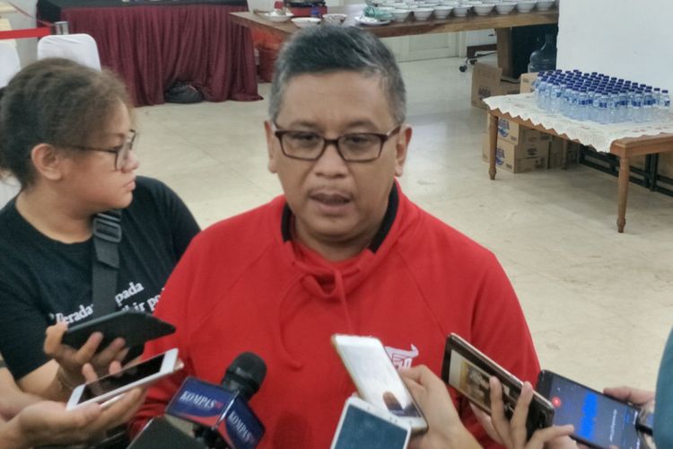 Sekretaris Tim Kampanye Nasional (TKN) pasangan Joko Widodo-Maruf Amin, Hasto Kristiyanto, saat ditemui di kantor DPP PDI-P, Menteng, Jakarta Pusat, Selasa (18/12/2018).  