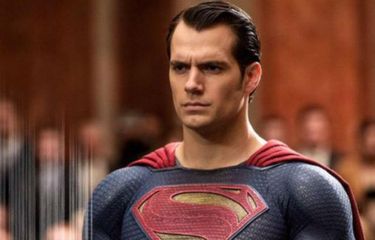 Aktor Henry Cavill berperan sebagai Superman/Clark Kent dalam film Batman v Superman: Dawn of Justice.