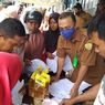 Ratusan Warga Kota Baubau Berdesakan Saat Antre Pasar Murah, Satu Orang Pingsan