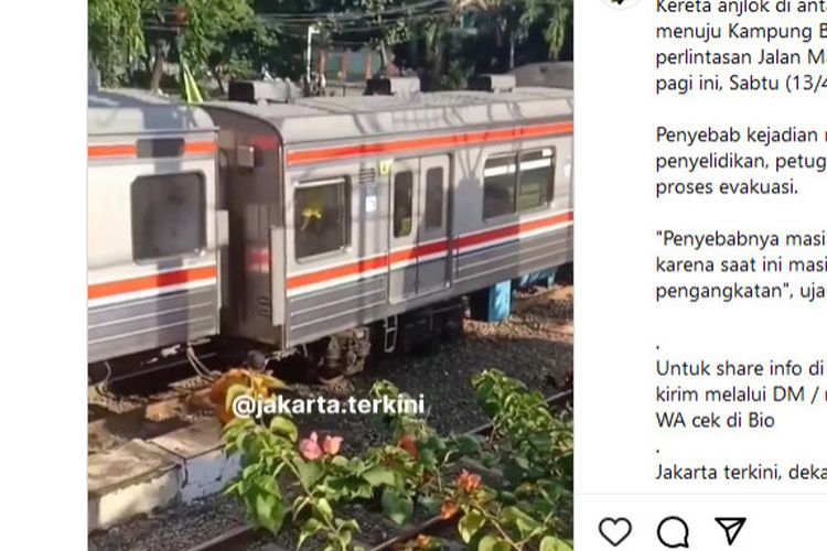 Tangkapan layar unggahan video menampilkan KRL Commuter Line anjlok di Mangga Dua, Jakarta Pusat pada Sabtu (13/4/2024).