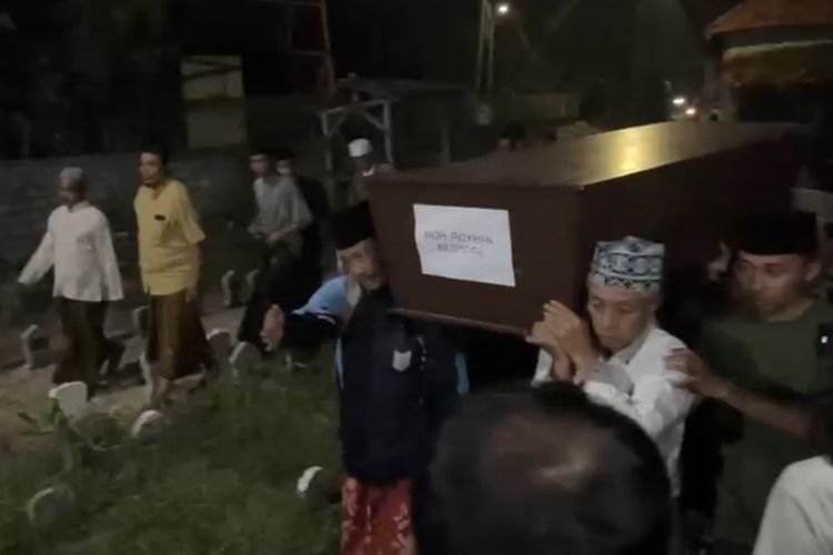 Pemakaman korban Ponpes Al Khoziny asal Kecamatan Kamal. 