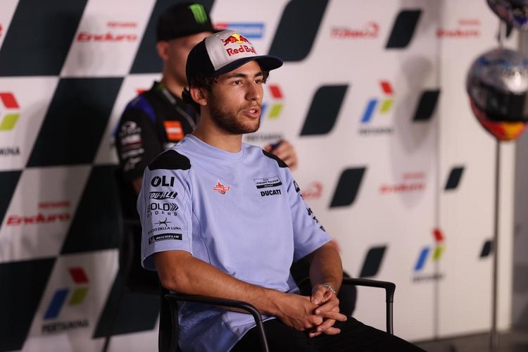 Pebalap Gresini Racing Enea Bastianini ketika berbicara dalam sesi konferensi pers perdana menjelang MotoGP Mandalika, Kamis (17/3/2022) sore WITA.