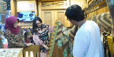 Batik dan Aksesoris IKM Binaan Dekranasda Kabupaten Kediri Meriahkan Pameran Inacraft 2024