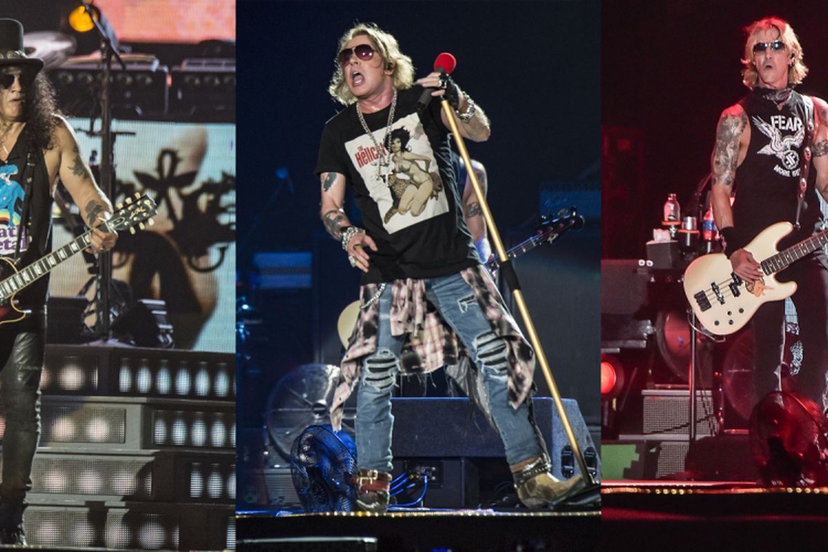 Foto combo, personel Guns N Roses Axl Rose (tengah), Slash (kiri) dan Duff McKagan (kanan) beraksi para konsernya yang bertajuk Not In This Lifetime  di Gelora Bung Karno, Jakarta, Kamis (8/11/2018). Pada konser tersebut Guns N Roses membawakan sejumlah lagu andalannya salah satunya Welcome to The Jungle. 