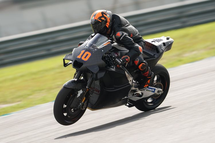 Luca Marini saat menjajal motor terbaru Repsol Honda di tes Sepang Shakedown pada 2-3 Februari 2024 jelang musim MotoGP 2024.