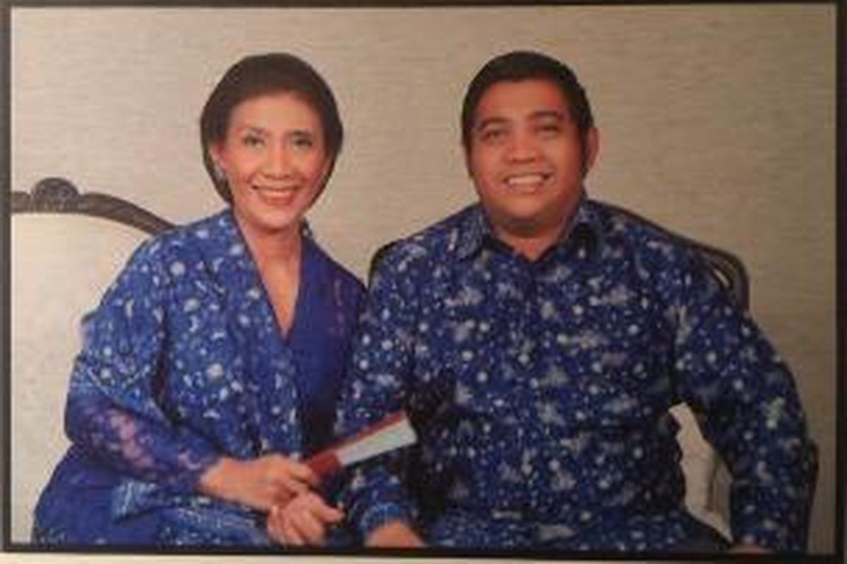 Foto Menteri Perikanan dan Kelautan Susi Pudjiastuti bersama putra sulungnya, Panji Hilmansyah, Panji meninggal dunia di AS diduga karena serangan jantung.