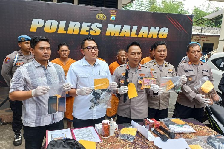 Konferensi pers tindak pidana perampokan rumah pegawai koperasi di Mapolres Malang, Kamis (25/4/2024).