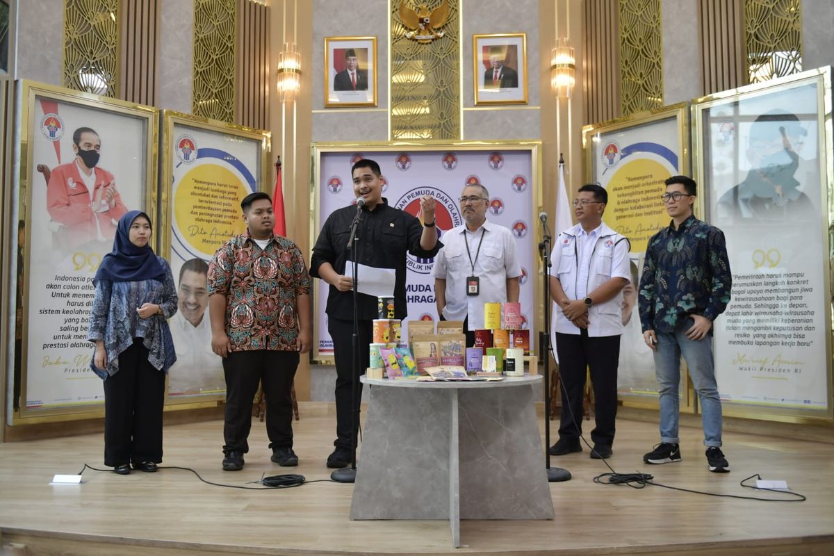 Menteri Pemuda dan Olahraga Republik Indonesia (Menpora RI) Dito Arioetdjo mengapresiasi tiga pemuda kreatif berprestasi yang mampu masuk ke pasar eropa lewat ajang Tuttofood Milano 2023. Ketiga anak muda tersebut adalah Ryan Angkawijaya, Sari Nurmayani, dan Maulana Wiga.