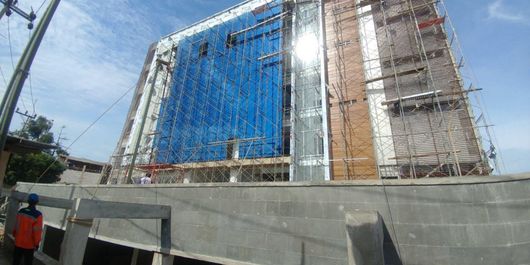 Perkembangan fisik konstruksi perkantoran Office One di Pesanggrahan, Jakarta Selatan.