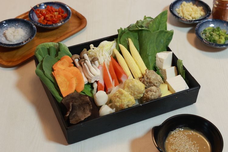 Paket bahan makanan untuk shabu-shabu di All You Can Eat Washoku Sato.