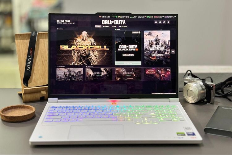 Lenovo Legion 7i menggunakan keyboard TrueStrike yang memiliki 6 mode lighting bawaan yang dapat diubah sesuai dengan preferensi pengguna.