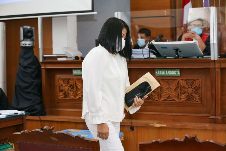 Terdakwa kasus pembunuhan berencana Nofriansyah Yosua Hutabarat (Brigadir J), Putri Candrawathi menjalani sidang di Pengadilan Negeri Jakarta Selatan, Selasa (8/11/2022). Jaksa Penuntut Umum menghadirkan 10 orang saksi pada persidangan kali ini.