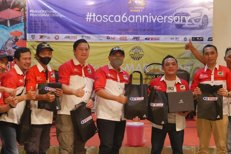 Komunitas TOSCA (Toyota Sienta Community Indonesia) merayakan ulang tahun ke-6 di Hotel Marbella Anyer, Serang, Banten.