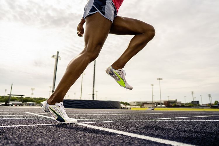 Sepatu kolaborasi Puma x Mercedes AMG Petronas F1