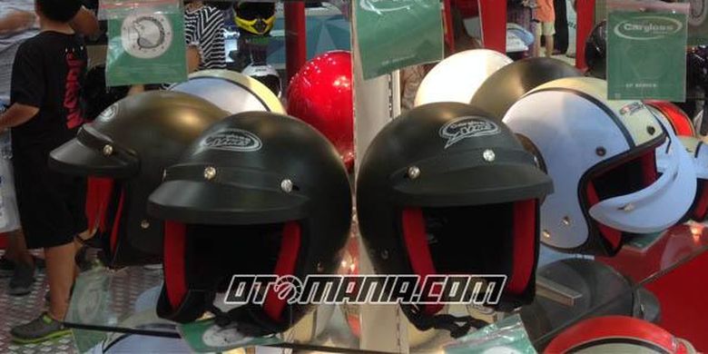 Helm Retro yang dijual di both Carglos