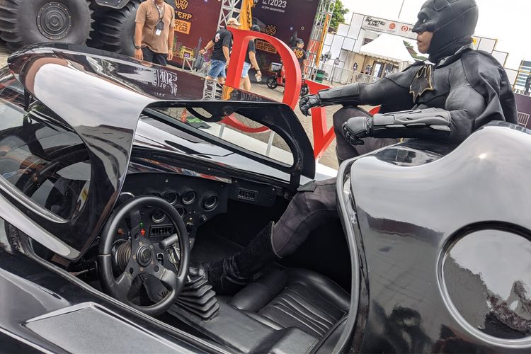 Batmobile 1989 yang hadir di IIMS, basis modifikasinya adalah Chevrolet Corvette C3 1970